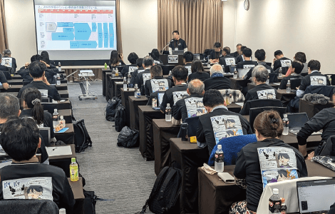 メンバー全員がTシャツを着用した会場の様子